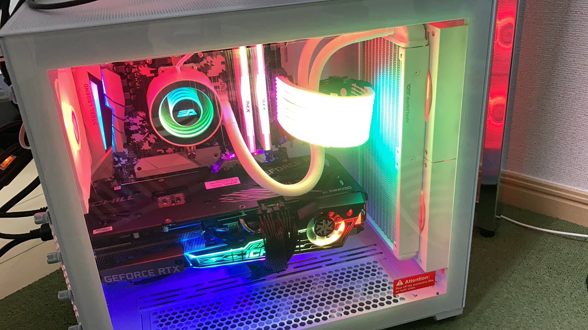 renichandayo's tweet photo. 次シーズンはEスポやるかどうかはまだ未定ですが…
なんもなんと…新しいpc買っちゃいました…(´﹃｀)
@GloriaLuchaPC
サポートも手厚くて相談にもいっぱい乗って頂けました…
なにより…カッコイイ…配線もめちゃくちゃ綺麗だし…
厨二心くすぐられる感じにしてもらいました…
ありがとうございます！ https://t.co/kAss9GvDF5