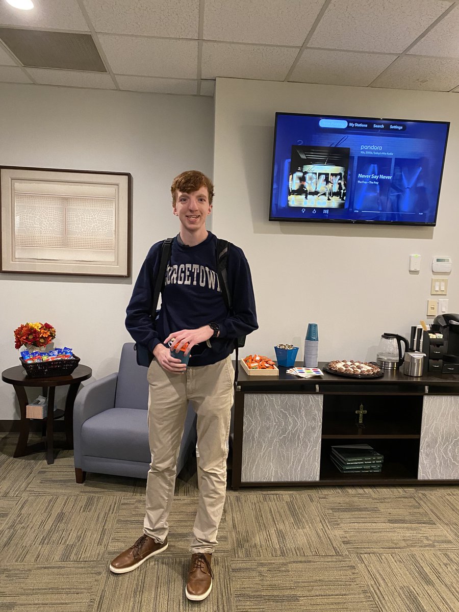 strake_jesuit's tweet photo. RT StrakeJesuit: Our College Counseling Department held its Senior Sugar Rush event celebrating our seniors meeting and surviving the November 1st college application deadline! We’re proud of you, Class of 2022! #amdg #wearesj https://t.co/R5RO18qXOo
