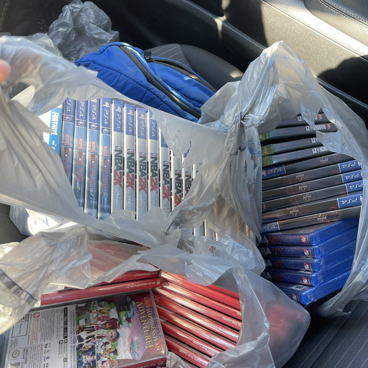 RetailRileyFBA's tweet image. Just touched down in houston for astrofest, cannot wait to use my profits to spend on merch 😂 

Did one last walmart run and hit the jackpot at one store 🎰

Paid $70 for 27 games!!! That’s literally the price of one brand new game that just released 🤑

#retailriley #walmart