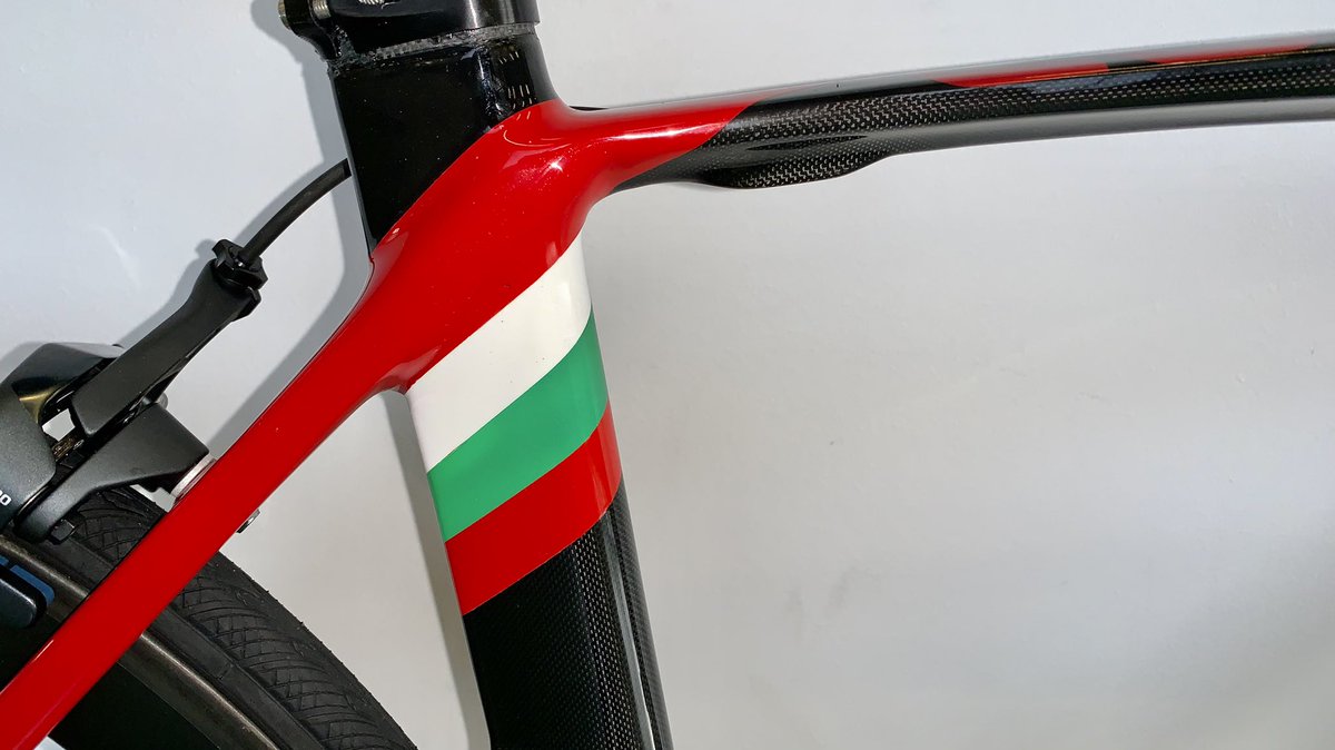 custom4us's tweet photo. El final de un proceso biomecánico: la bicicleta a medida. 
Diseño: @custom4us 
Construcción: @jarnosoncini 
Arte: @zingirak 
Montaje: @_la_bicicleta_bilbao_ 
Material: Carbono 1k
Grupo: @ultegrashimano 
Ruedas: @miche.italy 
Sillín: Shark @essax_saddle 

#soloparaentenidos https://t.co/Dx4KamYnVx
