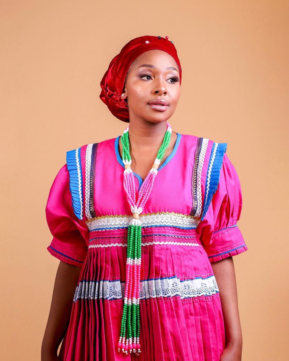 sepedi_bapedi's tweet photo. Motho a tla a swanela ke hempe ❤️👌🏾😍 @sepedi_bapedi #mopedi #sepedi #sepediattire #sepeditradition
Pink Top available in S/M and M/L
Beads in various colors
Velvet available in pink, crimson red, navy blue , and black https://t.co/5lqZLqdb92