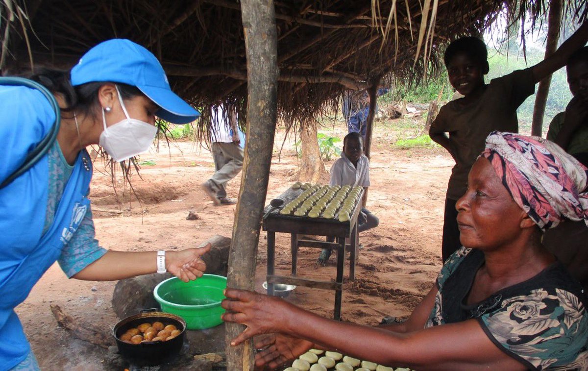 So proud of the hard work of <a href="/UNHCR_DRC/">Le HCR en RDC</a> in response to the Central African emergency.      An enlightening day at Modale village in northern DRC where refugees and local communities live side by side!