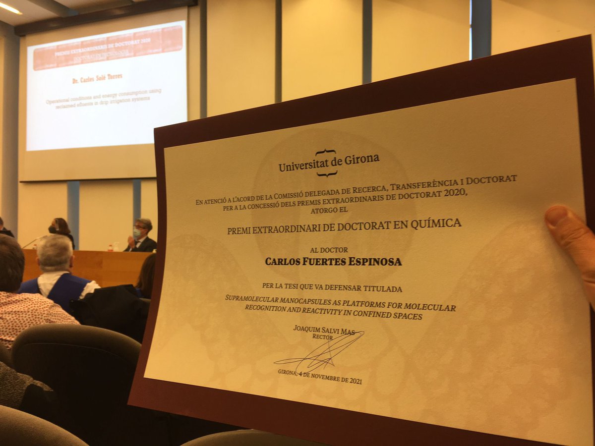 QBIS-CAT Research Group (@qbiscat_udg) on Twitter photo Today, <a href="/udgdoctorat/">Escola de Doctorat de la UdG</a> has recognized <a href="/FuertesCarles/">Carles Fuertes</a> with the extraordinary award for his PhD about supramolecular nanocapsules developed in our group under the supervision of <a href="/ribas_xavi/">xribas</a>. Congratulations Carles! Very well deserved!💪🏼 Today, <a href="/udgdoctorat/">Escola de Doctorat de la UdG</a> has recognized <a href="/FuertesCarles/">Carles Fuertes</a> with the extraordinary award for his PhD about supramolecular nanocapsules developed in our group under the supervision of <a href="/ribas_xavi/">xribas</a>. Congratulations Carles! Very well deserved!💪🏼