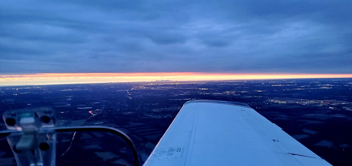 PA2816's tweet photo. Happy Thursday ๐ #thursdayvibes #ThisMorning #ThursdayMorning #Deepavali2021 #AvGeek #Pilot #pilotseason #wingview #sunrise #aviation #beechcraft #bonanza #vtail #v35b #pilotsselfieday #privatepilot https://t.co/wYzY1tENZN