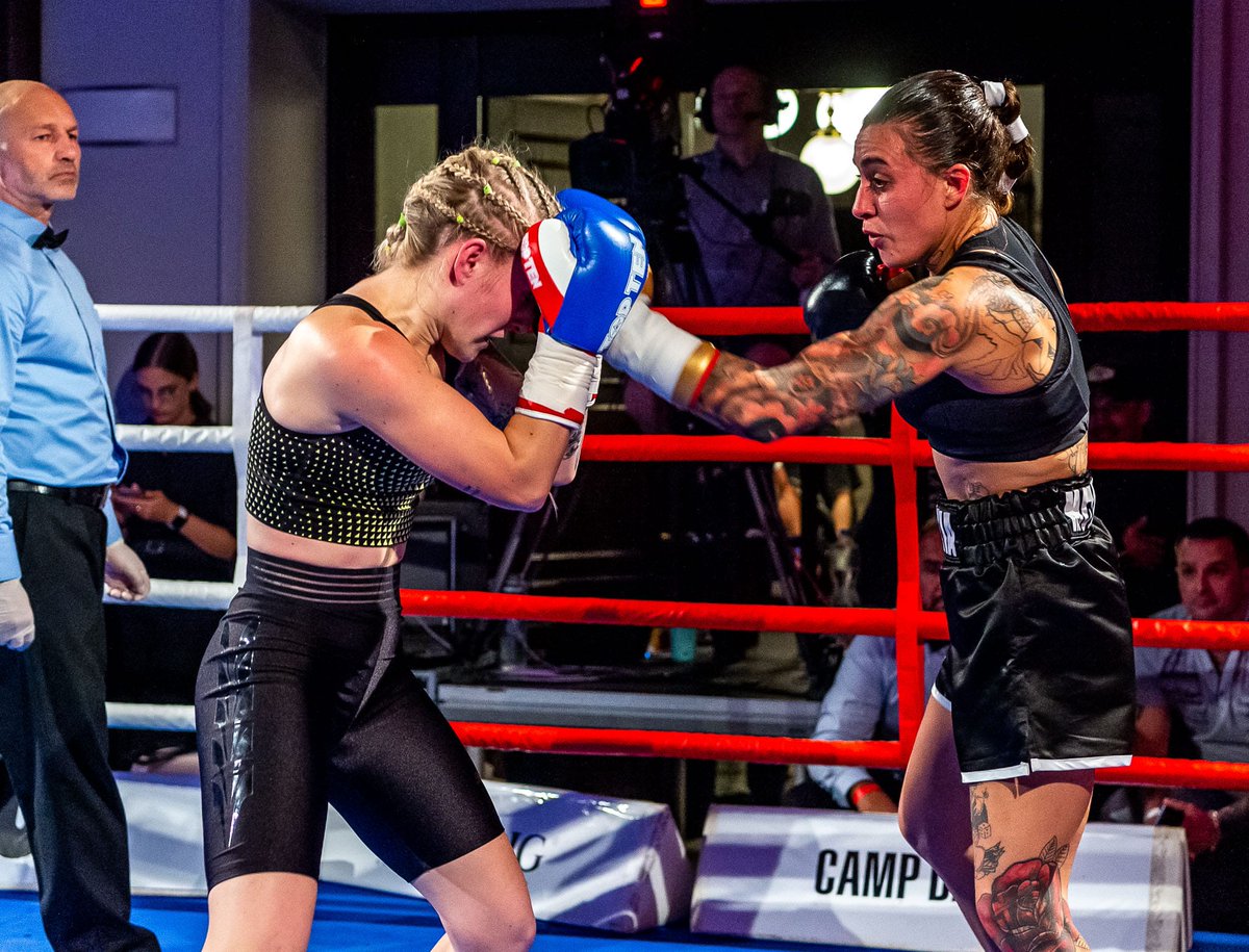 BalearBoxeo's tweet photo. FARAH ANTE LA UCRANIANA OLENA GURIEVA.

Farah El Bousairi es otra de las grandes protagonistas de la velada de este sábado 6 de noviembre en Calvia. Se enfrentará en un combate de máxima exigencia a la ucraniana Olena Gurieva, actual número 1 en el ranking de su país. https://t.co/KzrCKiNsdG