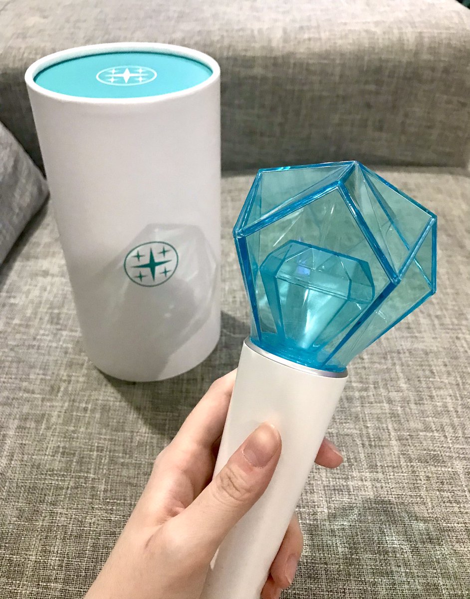 InParis_France's tweet photo. I finally got my first lightstick AND ITS SO PRETTYYYY!!! 💎💎💎💎💎
Thank you @aju_express for the fast &amp; reliable service!!! You’re the nicest person ever!! 💙🥰 https://t.co/TMkfebGzdq