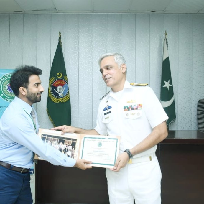 MMALI_01's tweet photo. On the completion of Professional Development Certification Vice-president NDU | Rear Admiral Zain Zulfiqar - HILAL-I-IMTIAZ(MILITARY) giving certificate. ALHUMDOLILLAH
#50thConventionofISO #ImranKhan #Afghanistan #BurjKhalifa #ARYNewsUrdu https://t.co/WoOs4qrkPi