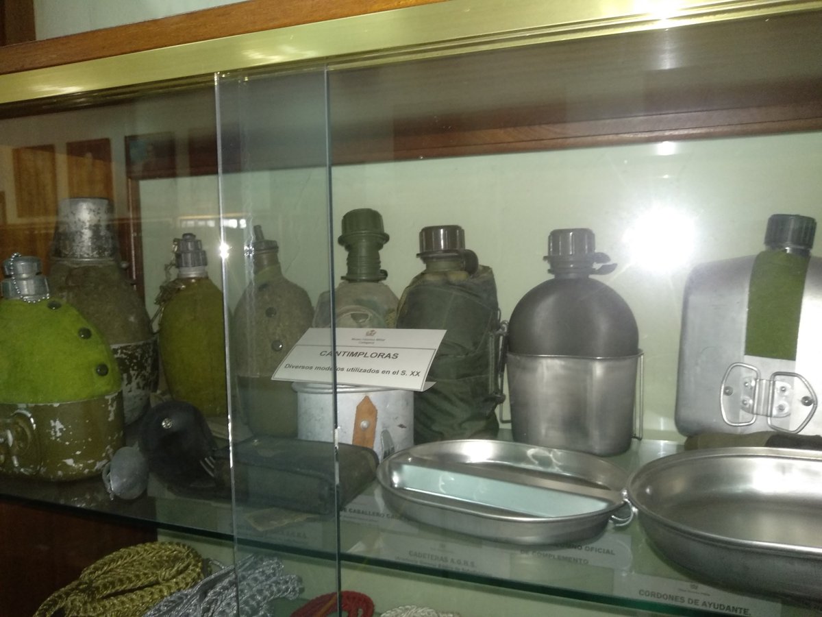 lakenbottles's tweet photo. ¿Sabías que uno de los grandes hitos de la historia de Laken fue la fabricación de miles de cantimploras para el #ejército en la década de los 60? 

¡Y las seguimos fabricando!

#LakenADN #cantimploras #somoshistoria #MuseoMilitarCartagena

https://t.co/r85NdUiDi6 https://t.co/eFseGaGpcM