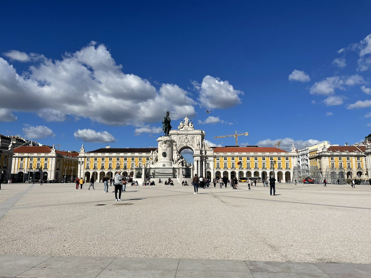 sadbearsnft's tweet photo. Sad Bears have arrived in Lisbon for @SolanaConf https://t.co/IkreO0HCnB
