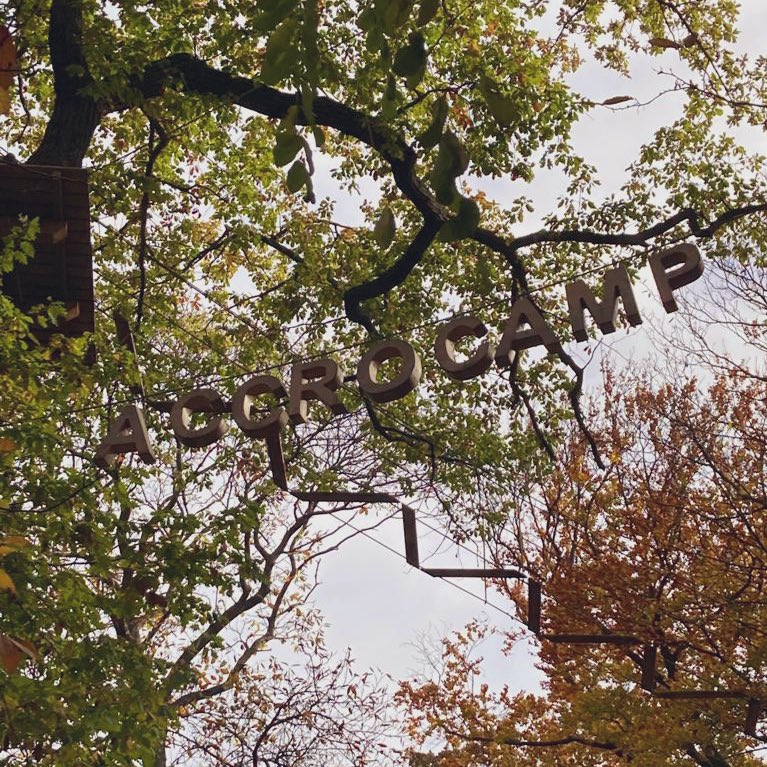Actu_Transilien's tweet photo. #EnCoulisses 🎬 Aujourd’hui #CPasLoinEnTrain pour les équipes de @BFMParis 🌳 @AccroCamp de @ville_chaville. 
En moins de 20min, depuis la Gare Montparnasse, quitter la ville pour une activité sportive au cœur d’un écrin de verdure. https://t.co/gsqbuhkbOn