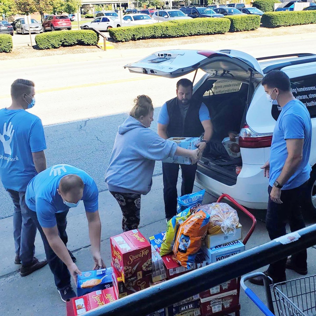 mb_benefits's tweet photo. In part of our October United Way campaign, our Indianapolis team spent time volunteering at the @HVAFofIndiana! They helped unload food deliveries for their pantry &amp; organize clothing donations. HVAF helps homeless and at-risk veterans return to self sufficiency. 🇺🇸 #MBGivesBack https://t.co/Ocyg4Ectel