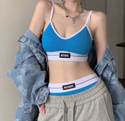 มาป้ายยาคับสาวๆว่าไงงง เอามั้ยแบบว่าเอาไปใส่กับยีนส์หรือกางเกงวอร์มโชว์ขอบกางเกงในนิสนึงคือดีย์ สวยเเซ่บมาก เซ็ตละ 220 บาท มีให้เลือก 4 สีเลยค่า💘👀🍎