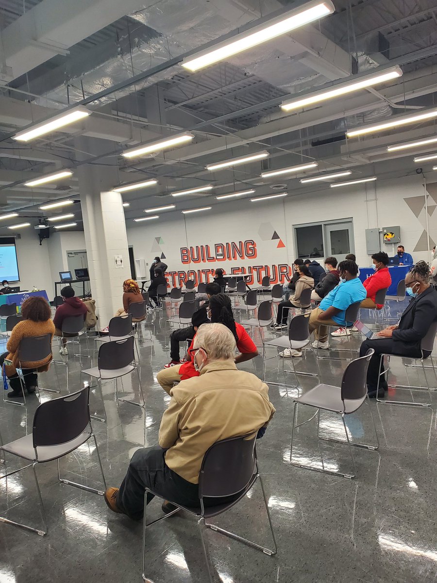 Randolph_CTC's tweet photo. Happening now 
@Randolph_CTC
Presentation on the Detroit Promise. Making sure our students are well informed about the options for their future! #WeAreCollegeandCareerReady #Loved #Challenged #Prepared https://t.co/NMjGtDIZ0T