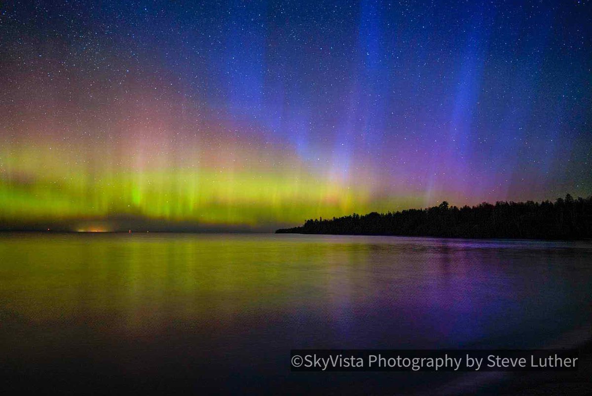 spacewxphotoguy's tweet photo. Well.. I’ve never seen blue Aurora before, but there it was this morning. Actually got almost all the colors of the rainbow in this one. From northern Wisconsin @TamithaSkov @NWSSWPC @spacewxwatch @SpaceWxMike @AuroraNotify #AuroraBorealis #Aurora #NorthernLights #wiwx https://t.co/wm7iz2vU6E