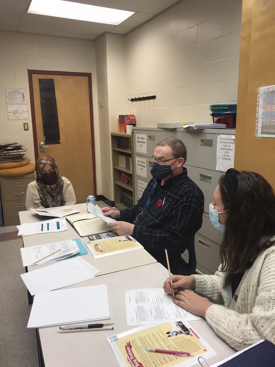 SRCE_Literacy's tweet photo. Gr. 5-8 Literacy teachers @StAndrewJunior are reviewing how to analysis reading records to inform their teaching❤️ #SRCEPD #SRCELiveLongLearners https://t.co/DhTX7R68l1