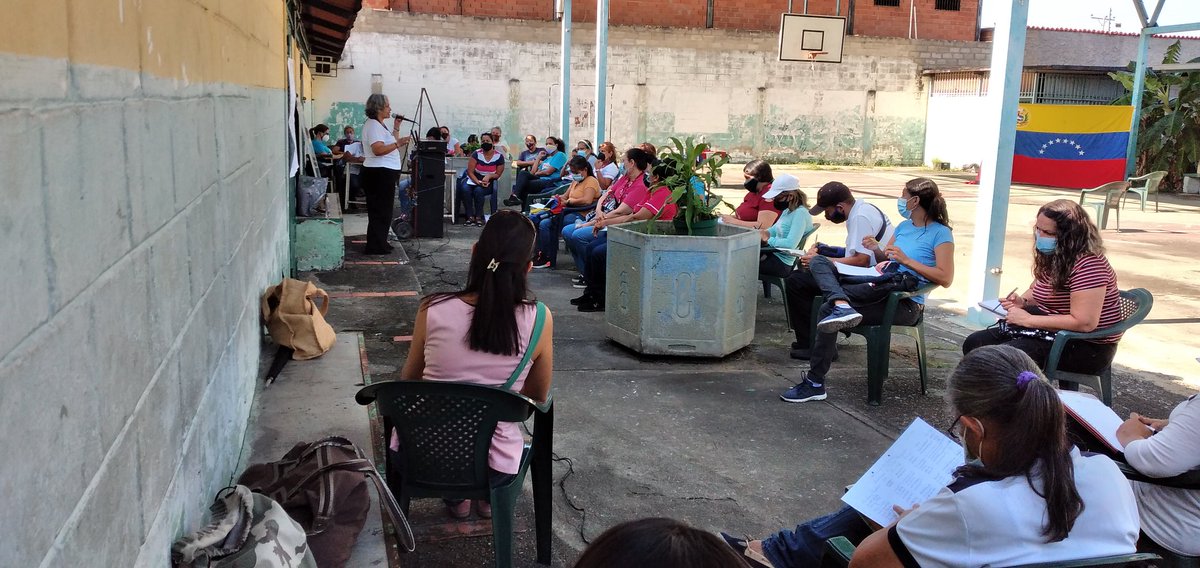CbitLgc's tweet photo. #04Nov #FormaciónPedagógicaconReinicioaClases 2021-2022 @CbitLgc @Ebelucas @leoalvacabrera @pedrogordon2121 @anabello19 @MIPA https://t.co/5TcUnhUBQj