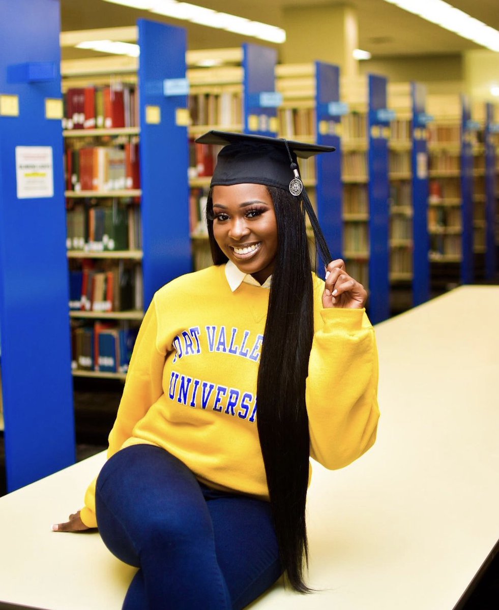 JBPerfectPhotos's tweet photo. Hey #FVSU it’s about that time… book your graduation photoshoots today while slots are available 📸🔥#fvsuclassof2021 https://t.co/vzIOVDYPgE