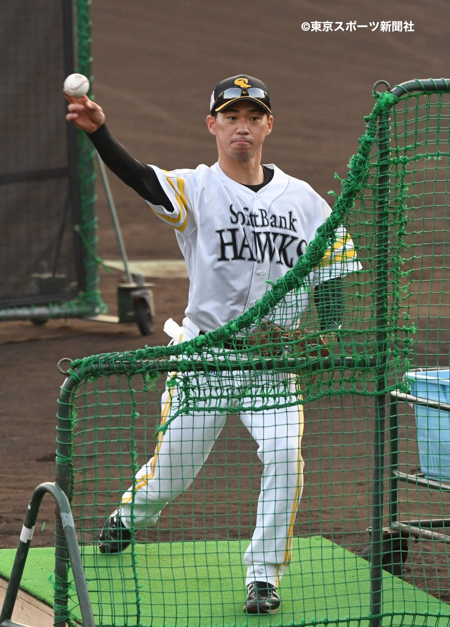 東スポ 写真部 プロ野球 ２０２１年１１月４日 福岡ソフトバンクホークス 秋季キャンプ アイビースタジアム 打撃投手デビュー 長谷川勇也 打撃コーチ リチャード 王貞治球団会長 Sbhawks ホークス T Co T7skdn8u Twitter
