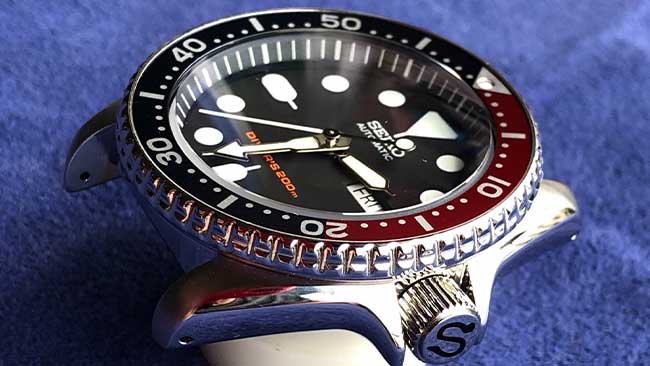 Working on your Modded Seiko Watch but don't know which crown to pick? Check our newest article and find 10 beautiful Seiko crowns for your watch!

watchsignals.com/watch-blog/sei…