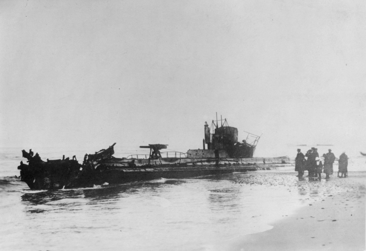 Imperial German Navy U-boat SM U-20 famous for sinking RMS Lusitania runs aground at #Vrist, Denmark #OTD Nov 4 1916. She was scuttled the next day. The sub remained on the beach until 1925 when the Danish government blows it up in a spectacular explosion  x.com/ThisDayInWWI/s…