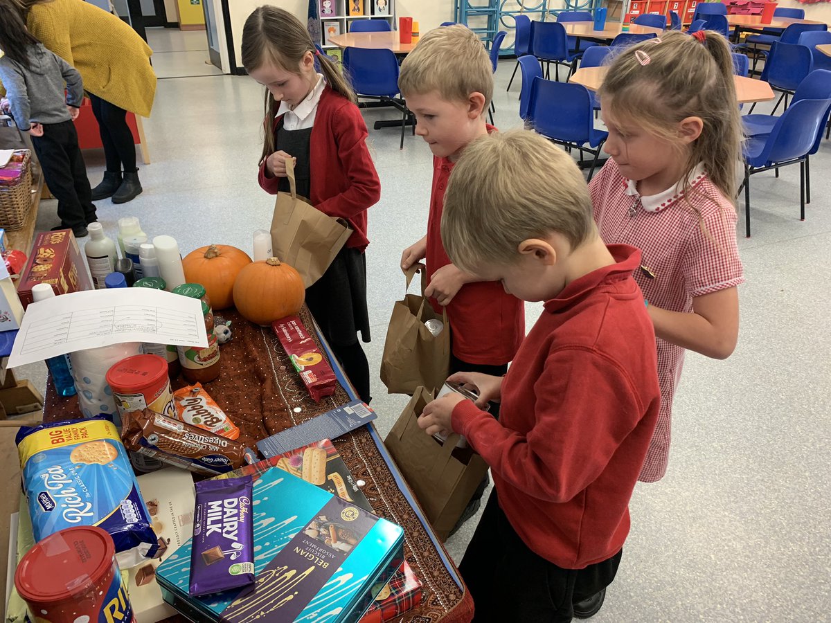 ChapelBreak's tweet photo. Our Pupil Ambassadors have been preparing the gift bags for the Care Home. Thank you for your donations! https://t.co/RmqA46MVan