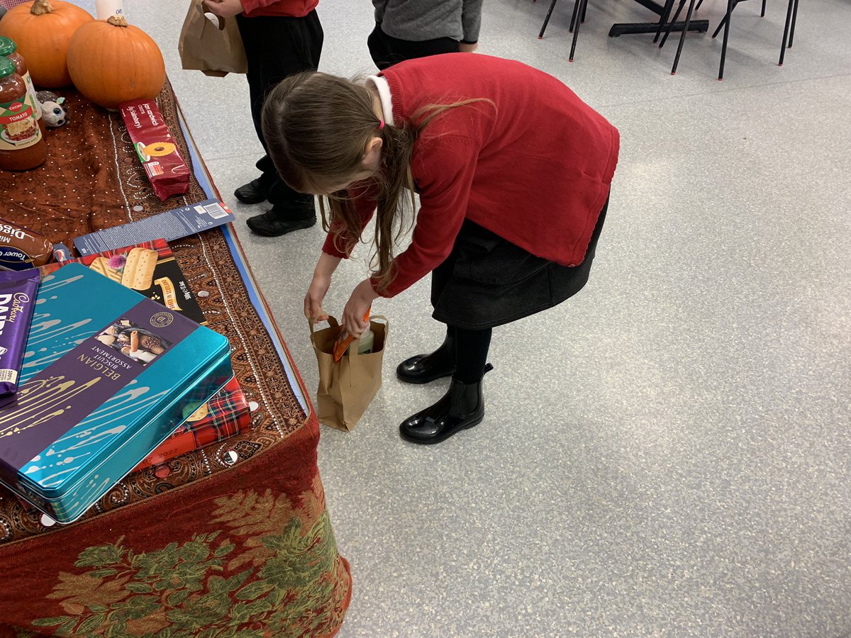 ChapelBreak's tweet photo. Our Pupil Ambassadors have been preparing the gift bags for the Care Home. Thank you for your donations! https://t.co/RmqA46MVan