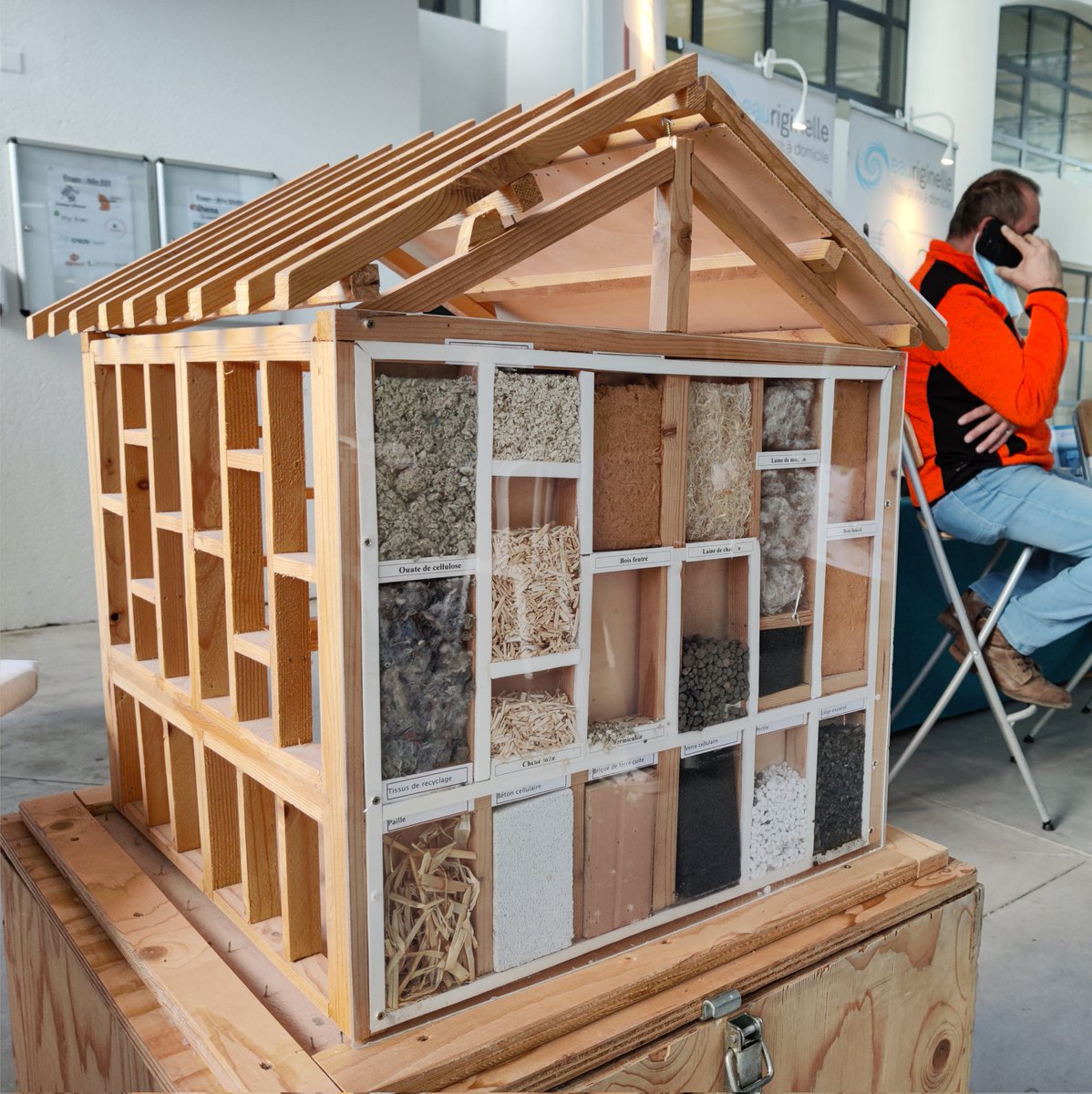 Gometmedia's tweet photo. [Direct] Top départ des rencontres de l'éco-construction &amp; rénovation 2021 à Gardanne 🏠

Jusqu'à samedi, des conférences et ateliers sont organisés autour des nouvelles techniques de construction 🌿

#Solaire | #Énergie | #Bois | #BioConception https://t.co/YkBpx8J7jM