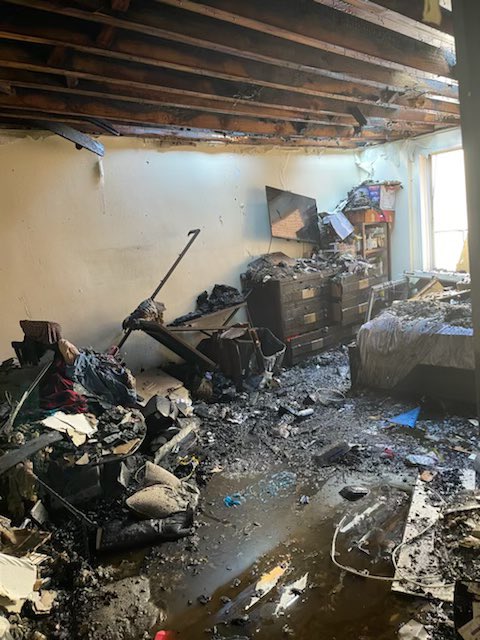 merylnyc's tweet photo. There’s a mom w/an asthmatic 3yo who need help. They lost everything in the fire. 
Venmo: jessica-waverka 

They were sent to shelters far from where they live, &amp; cannot get to work. They need a housing attorney. https://t.co/4XEjATSVtd