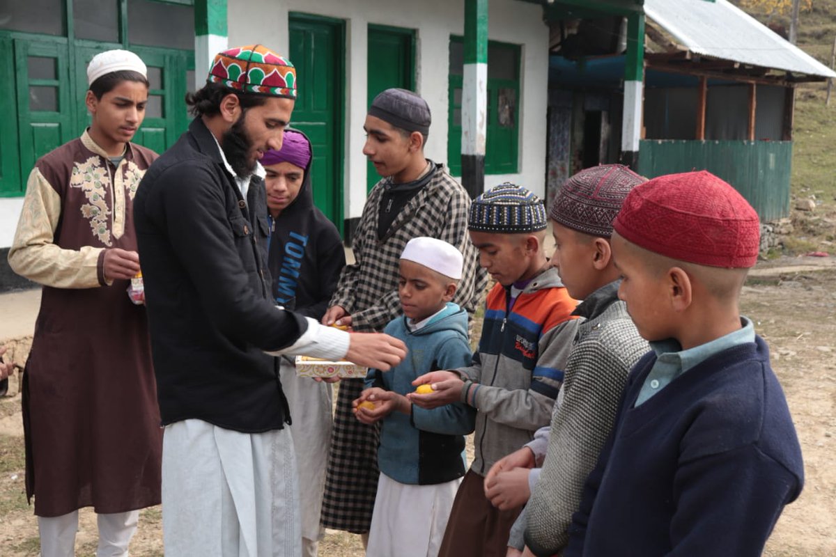 AwamFor's tweet photo. DISTRIBUTION OF SWEETS TO ORPHANS
On the auspicious occasion of #Diwali, sweets were distributed to the  Orphans of Jamia Nizamia Naeemul uloom, Kangan by the #IndianArmy in Jammu Kashmir.
#ElectionResults2021 
#حرس_الثورة_الإسلامية https://t.co/pBNmS59wrW