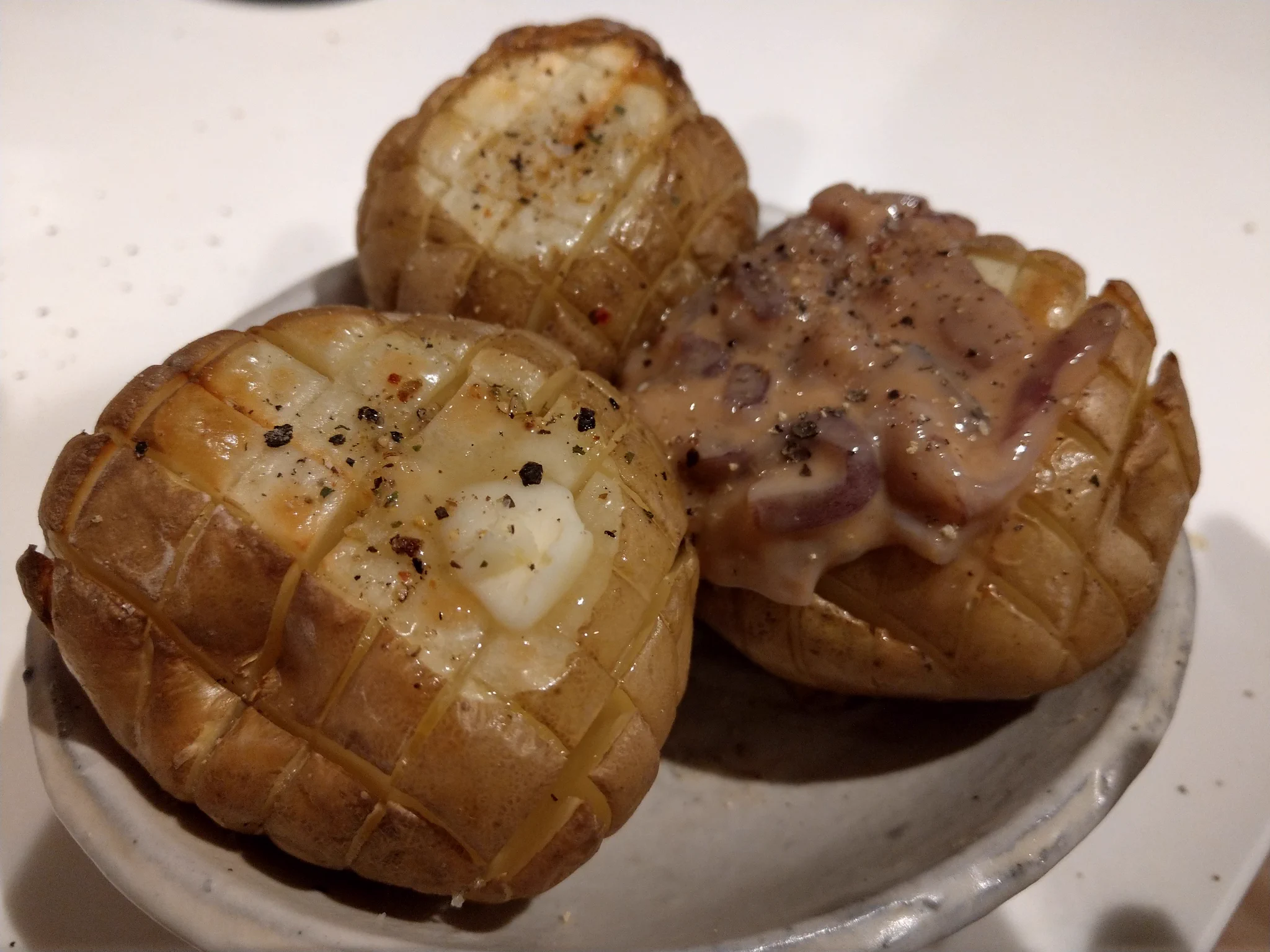 @nikka_jp じゃがいも大量に冷蔵庫にあるから作ってみた
塩辛も合うんですよね
うまうま 