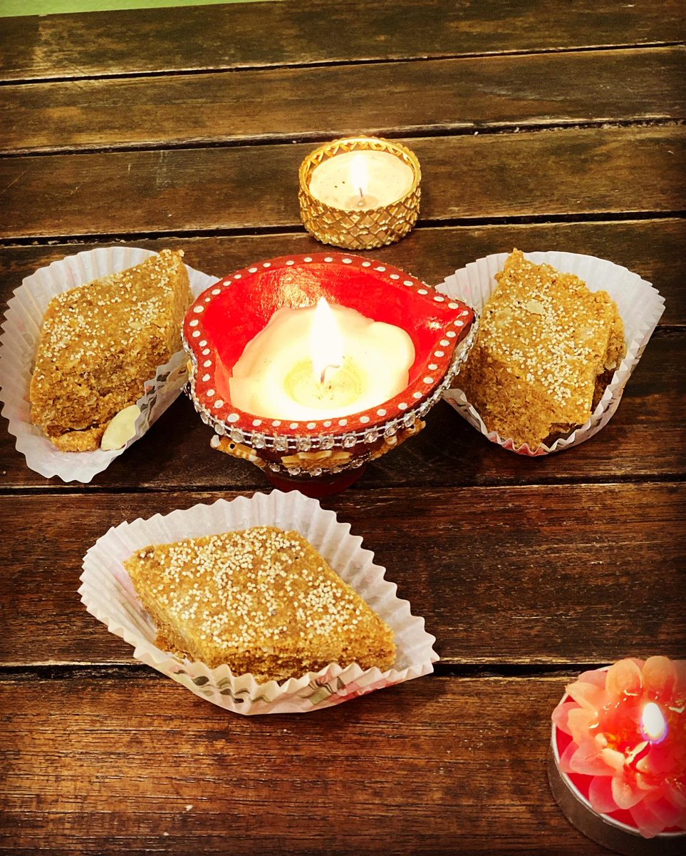 delhish's tweet photo. Why not try some of our homemade VEGAN MITHAI this Diwali 🌟

✨BESAN &amp; NUT bharfi and ladoos with JAGGERY

✨dried FRUIT &amp; NUT bharfi with SEEDS 

✨poha &amp; coconut GOL PAPADI with POPPY seeds 

✨Dried fruit and nut LADOOS 

✨OAT, NUT, CHIA &amp; LINSEED ladoos 

#homemade #vegan https://t.co/gcAvACdXSS