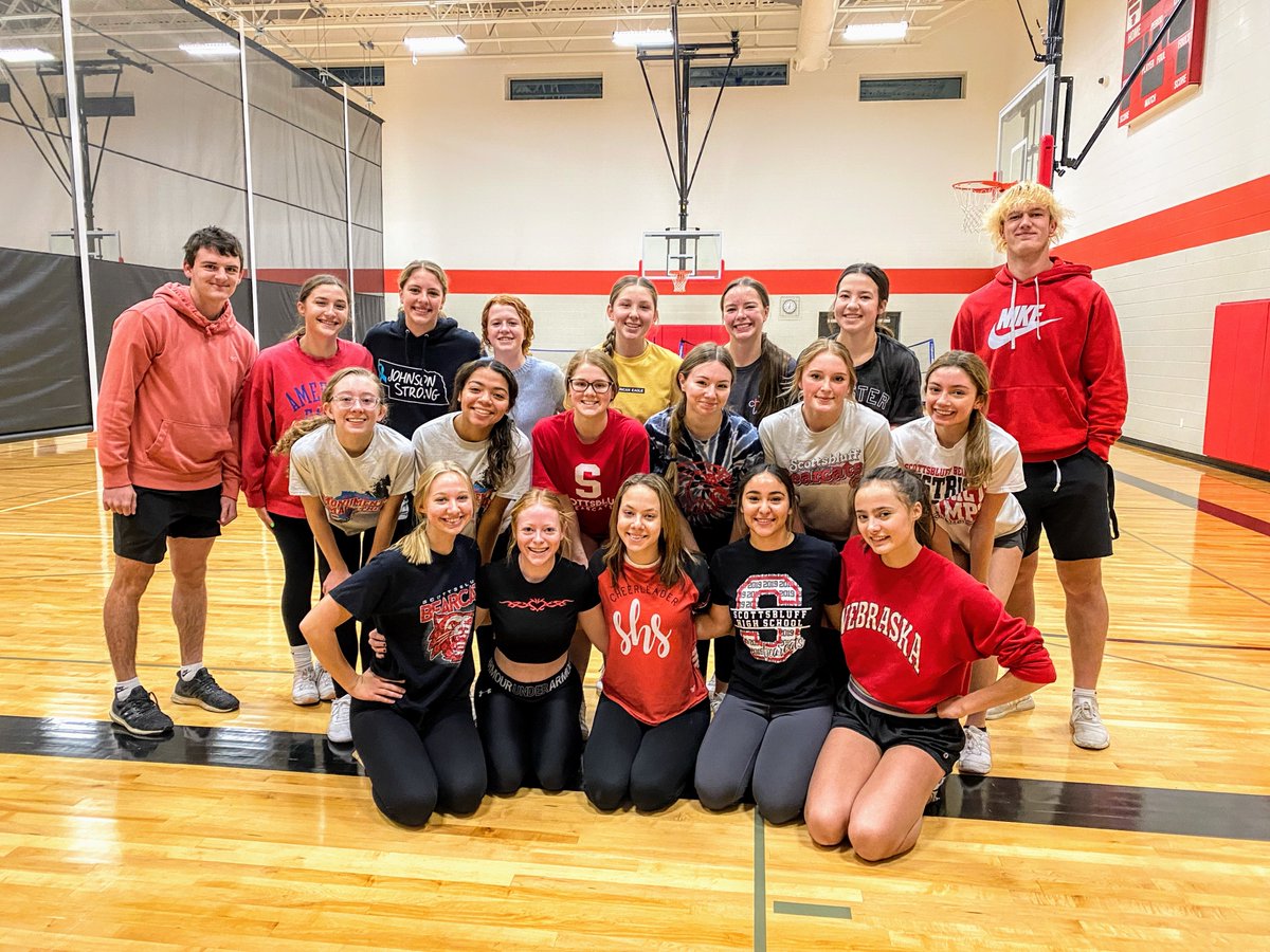 Bluffs_Football's tweet photo. Senior Football players Jackson and Trevor took doughnuts to the Cheerleading team after their morning practice!  We appreciate all their support during the season!  Great day to be a Bearcat!!  #NeverFlinch https://t.co/UHLn7ICyab