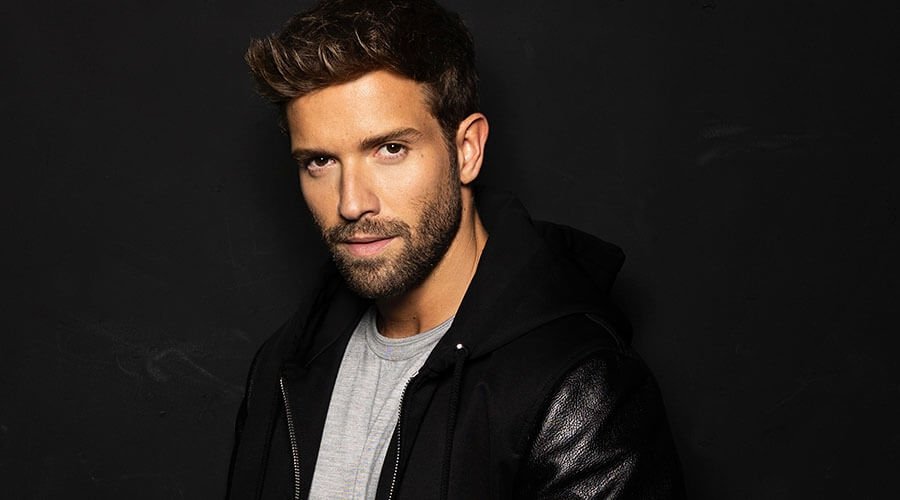 AlboranTeam's tweet photo. #Noticia El cantautor @pabloalboran se encuentra entre los artistas que encenderán el escenario de la Entrega Anual de los Latin GRAMMY. Con 4 nominaciones, Alborán está listo para llevarse a casa su primer galardón si está vez hay suerte https://t.co/74FmLPAfP2 vía @OyeMagazine https://t.co/f59C1A2V4H