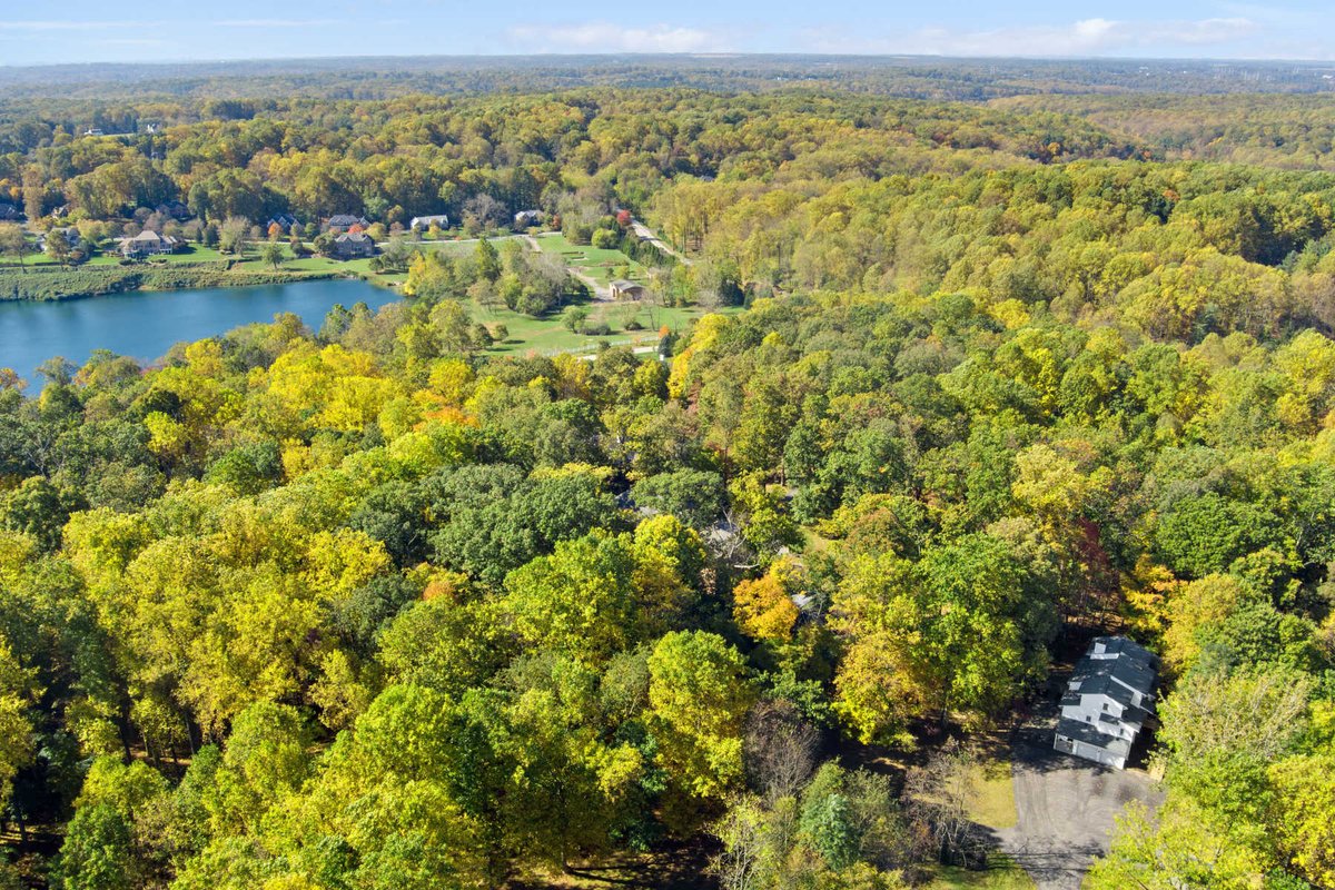 HometrackDesign's tweet photo. Beautiful drone shot for @bobandronna 🍂🍁 https://t.co/mTHbjkdKuu