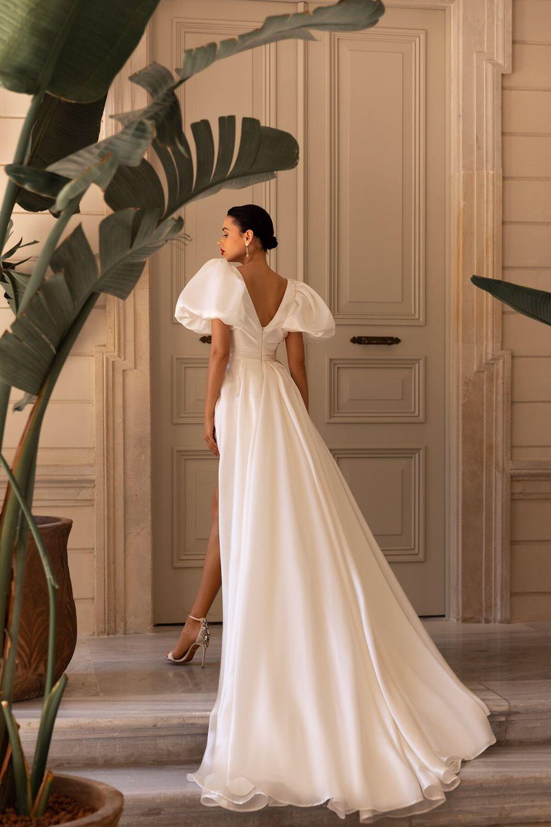 Cordiala | 01240
Six Senses collection by #IdaTorez

Sensual, revealing and exceptional - this is what this wedding dress looks like. 

pollardi.com/catalog/ida-to…
#weddingdress #wedding #weddingday