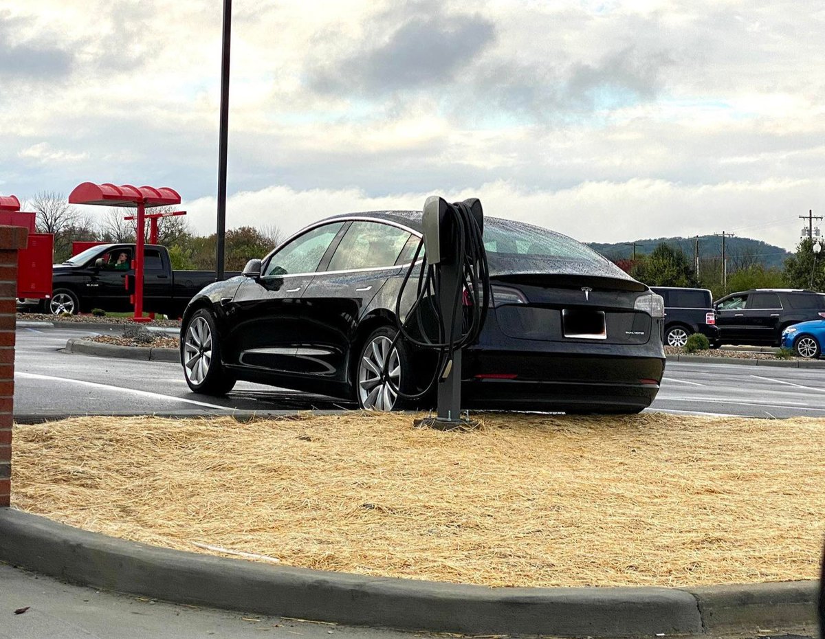 kycleanfuels's tweet photo. Wanted to share some exciting local news! The newly opened Freddy's in Shepherdsville, Kentucky has a Level 2 Charger!
#Electric #ElectricVehicles #Level2Charger #Kentucky https://t.co/02haFuNcX1