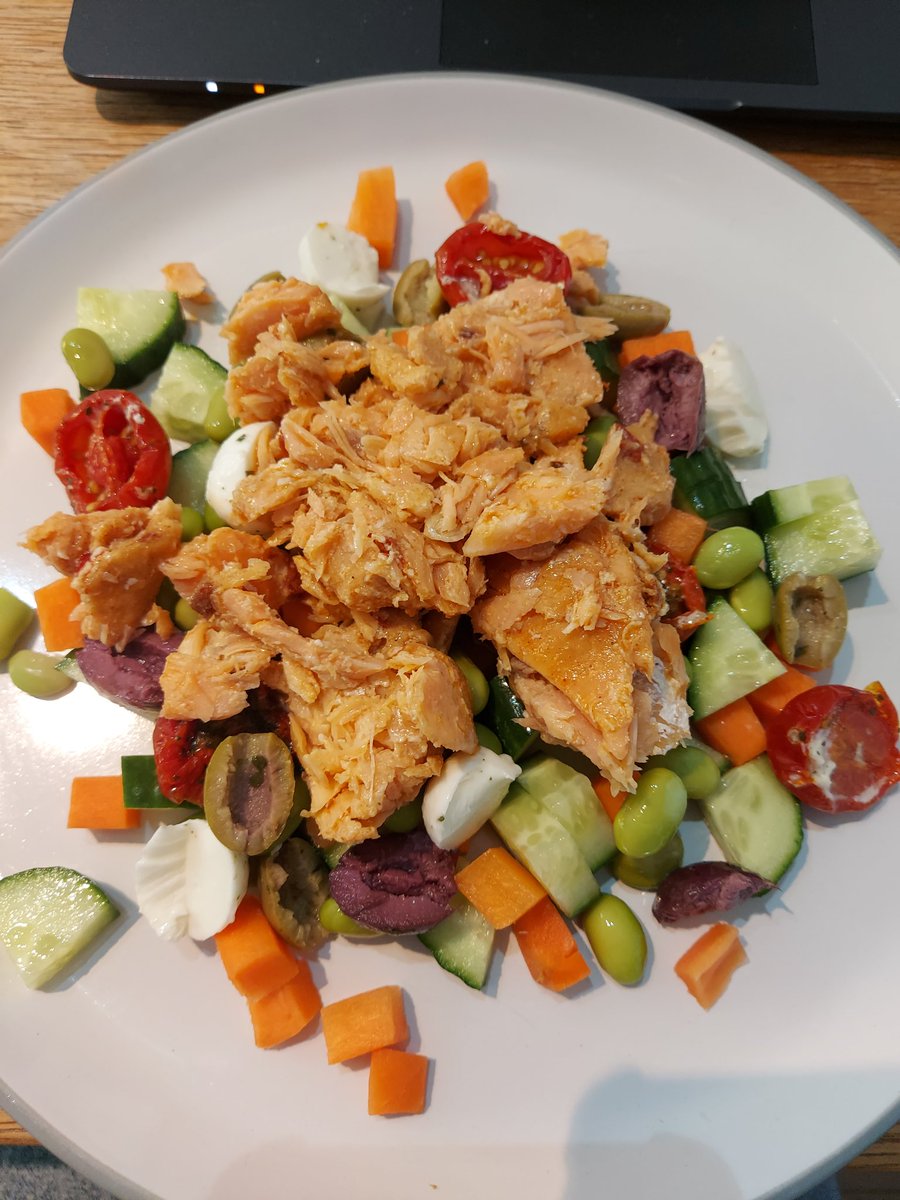 CarinaNutrition's tweet photo. After writing about the benefits of omega 3s and their effect on inflammation, I am introducing more flaxseed and oily fish to my diet 🍣🌰 https://t.co/BIyOHNFb9I