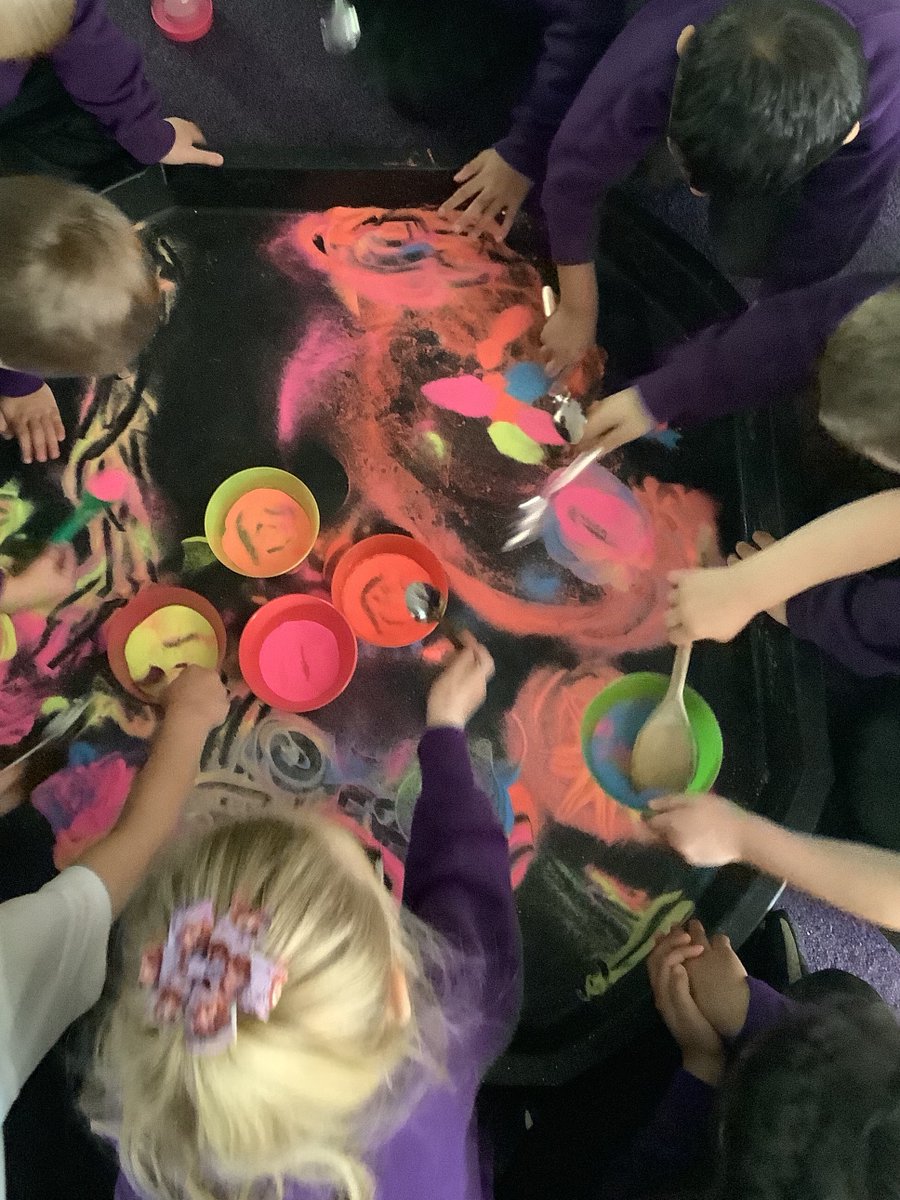 CVPSEYFS's tweet photo. In reception today we have been celebrating Diwali, we learnt all about the story of Diwali and made some beautiful Rangoli patterns. #Diwali2021 https://t.co/GI54imxGMQ