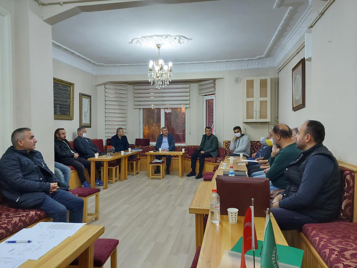 Ünyeliler Derneği'nin 12. Olağan Kongresi 29 Ekim 2021 Cuma akşamı Beyoğlu'ndaki dernek merkezimizde  üyelerimizin katılımıyla gerçekleşti. Kongrede Musa Hamarat 5 yıldır sürdürdüğü Yönetim Kurulu Başkanlığı görevini İsa Gümüş'e devretti. Hayırlı olsun. unyeliler.com/detail.php?Rou…