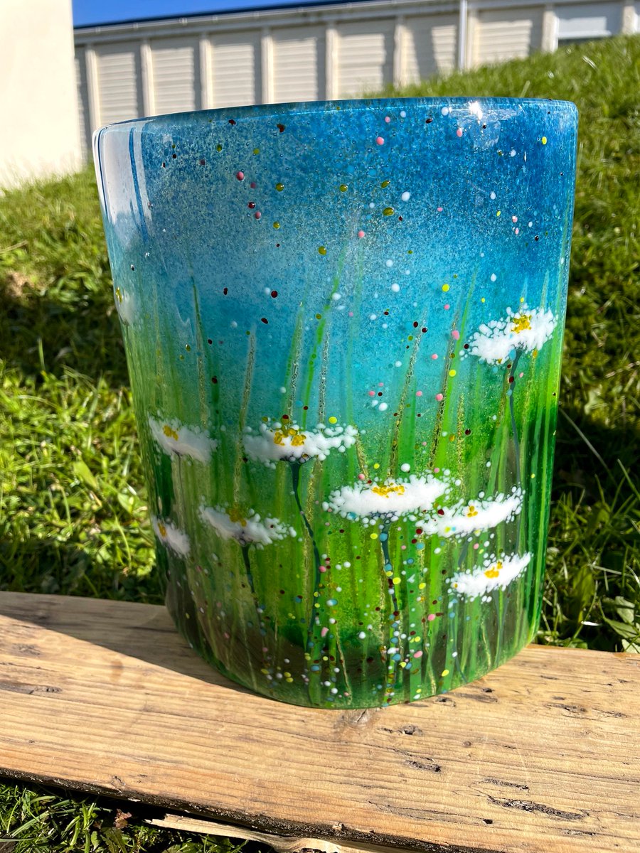 RhianGoodhand's tweet photo. Excited to share the latest addition to my #etsy shop: Fused Glass - Large Free standing Curve Daisy Norma Design https://t.co/LrPZyYAHXS #tabletop #fused #glass #wales #madeinwales #goodhand #norma #flowers #wildflowers https://t.co/2hWr0xXftn