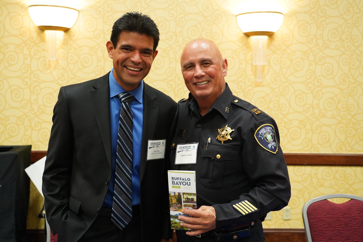 Pct6Constable's tweet photo. Thank you Houston @EastEndChamber and their President, Frances Castañeda Dyesss, for inviting PCT6 to attend the Port Houston Appreciation Expo! Capt. Alanis & Sgt. Alvarado enjoyed speaking to businesses, hearing about upcoming projects, & learning about Port Houston. #EECOC https://t.co/LdktXizyFd