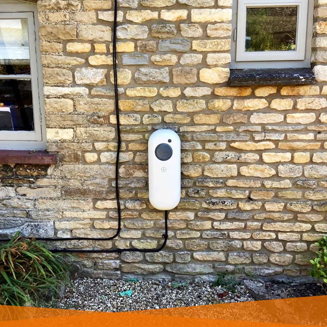 jojusolar's tweet photo. We love how nice EV charge points look on walls with texture such as bricks, makes for an appealing sight don't you think?
#throwbackthursday #electricvehicles #ev #evcharger #evinstall #goelectric #jojucharging #greenfuture https://t.co/Ls7AXQPnI6