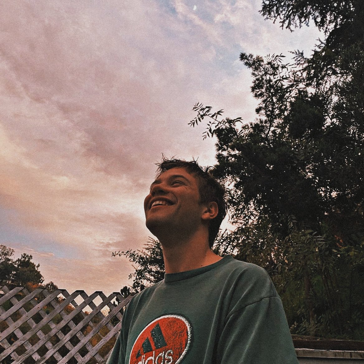 PuerIuminis's tweet photo. ❝ keep  your  face  to  the
        sun  and  you  will  never
                     see  the  shadows ❞ 

       𝓗𝘢𝘺𝘥𝘦𝘯 𝓓𝘰𝘶𝘨𝘩𝘦𝘳𝘵𝘺 
       — 𝘴𝘰𝘯 𝘰𝘧 𝘢𝘱𝘰𝘭𝘭𝘰. https://t.co/0HNhPZF5Wx