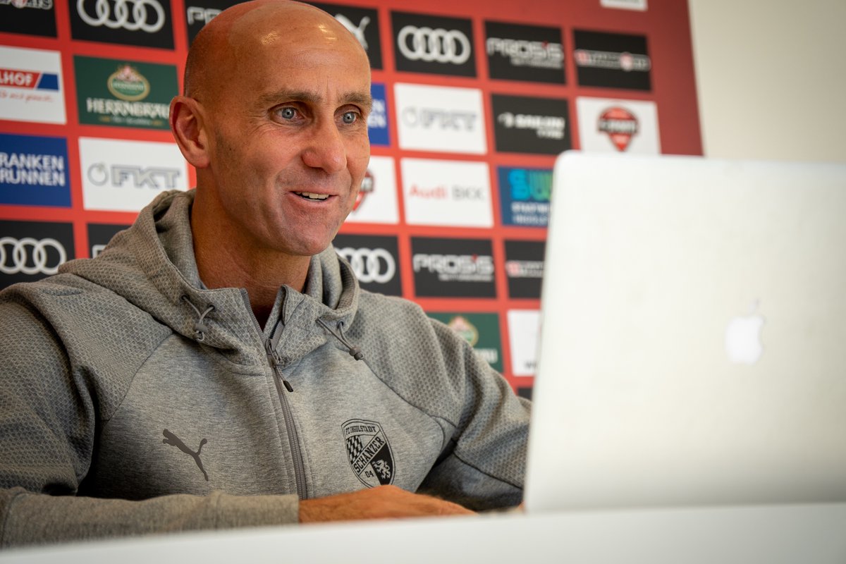Schanzer's tweet photo. 🎙️ #fciPK 🎥👀
„Beim @SCPaderborn07 habe ich nicht nur einige Jahre verbracht, sondern auch viele Menschen kennenlernen dürfen. Es sind schöne Erinnerungen, die man mit dem Verein verbindet. Man trifft auf einige Leute, die man noch von früher kennt. Das ist immer schön.“ #SCPFCI https://t.co/bo9sO0R4Cb