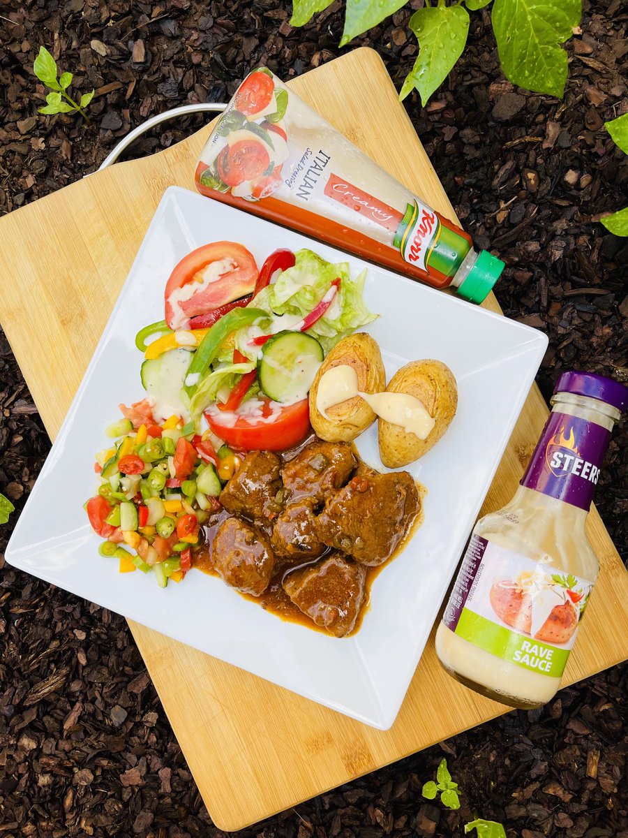 NevariMpho's tweet image. Lunch served 😋🍑
Nothing hectic 
Beef stew and some leftover 😂😂😂
#Bluza_za
#MagicKitchen