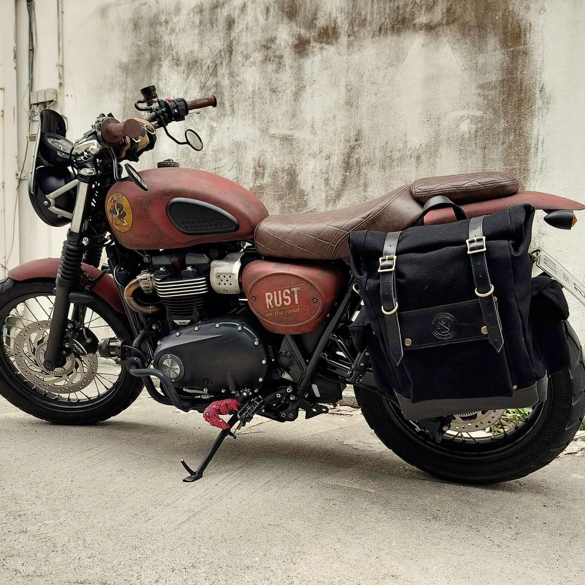 R9Kustoms's tweet photo. https://t.co/1H4W9b0crA Vintage Panniers and Tool Rolls for MODERN CLASSICS 
#triumph #triumphscrambler #toolroll #triumphstreetscrambler #triumphbonneville #triumphscrambler900 #triumpht120 #triumphmotorcycles #triumphcustoms #triumphaddict #triumphlife #scramblerstrackers https://t.co/LfMvFxW0os