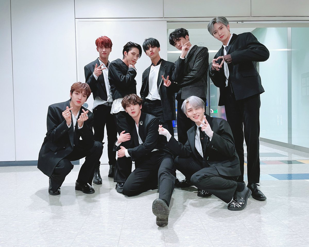 timeto_yuto_'s tweet photo. 20201104 공식 트위터😁

[📸] 201104 @ #쇼챔피언

블랙타곤으로 유니버스의 마음을 데이지🖤
오늘도 완벽한 퍼포먼스로 유니버스의 하루를 위로해 준 펜타곤으로 따뜻한 밤 보내요!🌙

#펜타곤 #PENTAGON
#데이지 #Daisy
#PENTAGON_Daisy
#WE_TH
#유토 #YUTO @cube_PTG https://t.co/PrOGWhRk7l