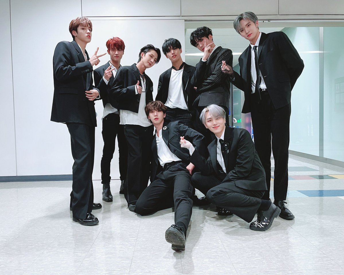 timeto_yuto_'s tweet photo. 20201104 공식 트위터😁

[📸] 201104 @ #쇼챔피언

블랙타곤으로 유니버스의 마음을 데이지🖤
오늘도 완벽한 퍼포먼스로 유니버스의 하루를 위로해 준 펜타곤으로 따뜻한 밤 보내요!🌙

#펜타곤 #PENTAGON
#데이지 #Daisy
#PENTAGON_Daisy
#WE_TH
#유토 #YUTO @cube_PTG https://t.co/PrOGWhRk7l