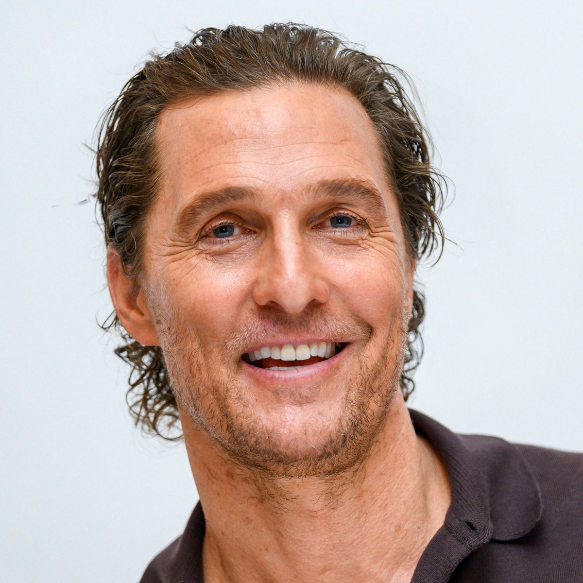 Happy 52nd birthday Matthew McConaughey! He’ll spend the evening driving around in his Lincoln, talking to himself.