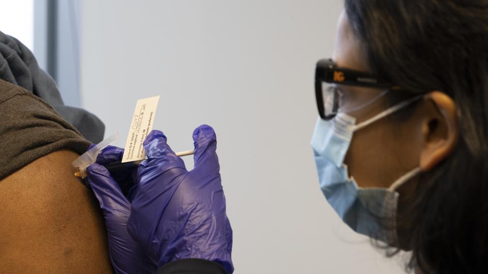 Forbes's tweet photo. If Approved, The Novavax Covid-19 Vaccine Could Help Reduce Vaccine Hesitancy In The U.S. https://t.co/7RefWcTdpY https://t.co/Svv8mtKD7y